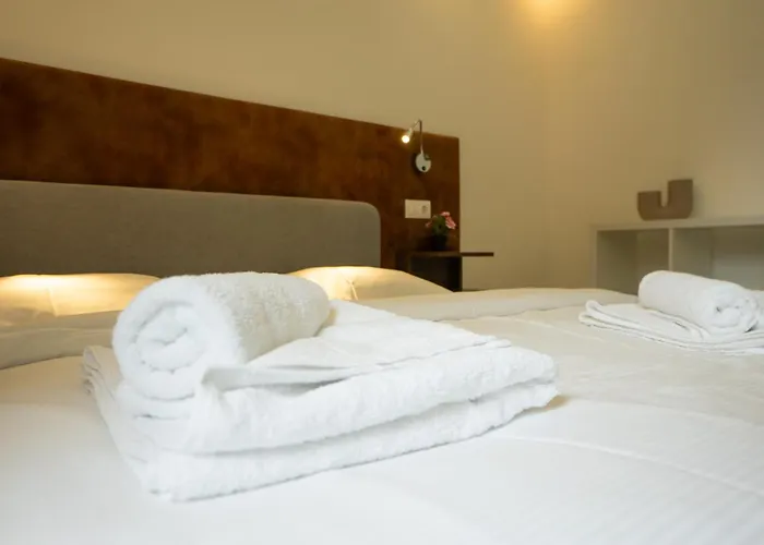 Modern With Queen-size Bed, Self Check-in K5 *